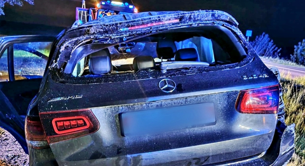 Mercedes wypadł z drogi na wysokości Olbrachcic Wielkich. Kierowca miał ponad 1,5 promila alkoholu