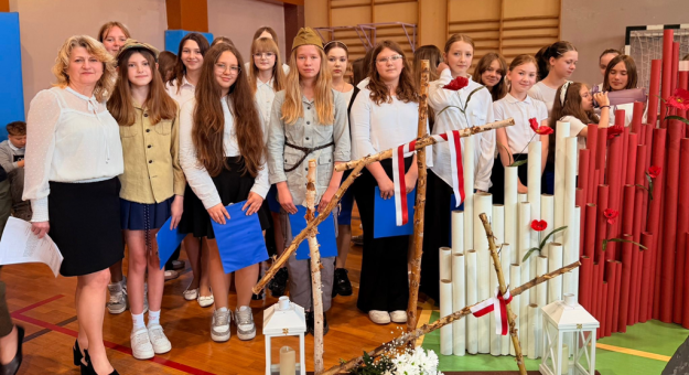 Dzień Patrona i przekazanie sztandaru w Szkole Podstawowej nr 4 w Ziębicach