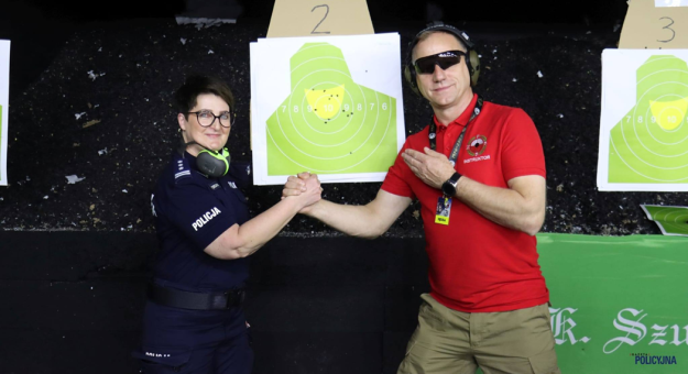 Kom. Artur Sikorski sędzią zawodów strzeleckich służby kontrterrorystycznej Policji z okazji 50-lecia CPKP „BOA”