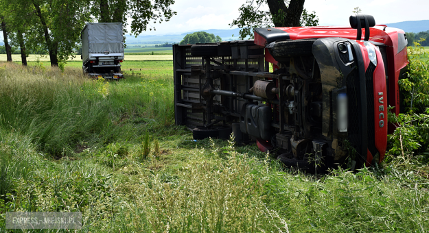 	Autolaweta z przyczepą wypadła z drogi między Ząbkowicami Śląskimi a Kluczową