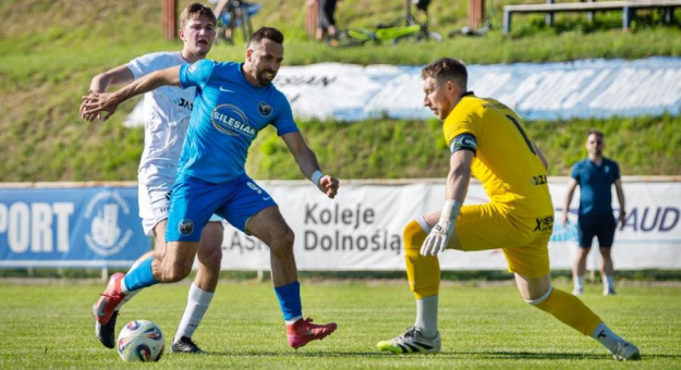 IV liga: Orzeł Ząbkowice Śląskie 3:1 (0:1) AKS Strzegom