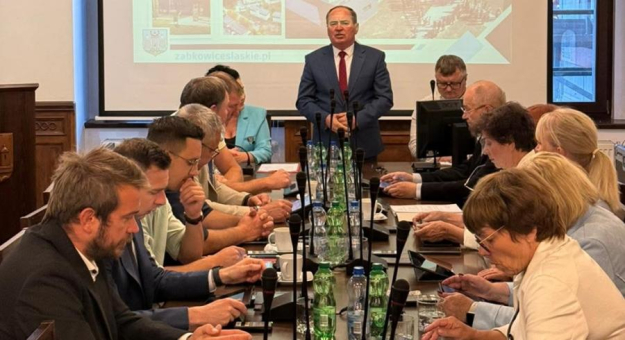 Jednogłośne wotum zaufania i absolutorium dla burmistrza Marcina Orzeszka