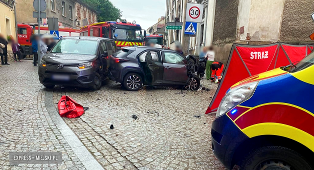 Poważny wypadek w Bardzie. Trwa akcja ratunkowa 