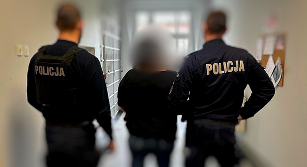 Wyjechała z pełnym wózkiem między kasami. Na jej drodze stanął ochroniarz