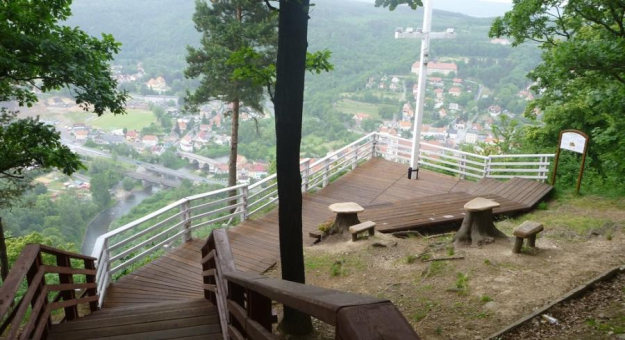 Czasowe zamknięcie platformy widokowej na Obrywie Skalnym w Bardzie