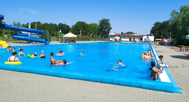 Basen w Paczkowie w okresie wakacyjnym będzie czynny codziennie w godz. od 10.30 do 20