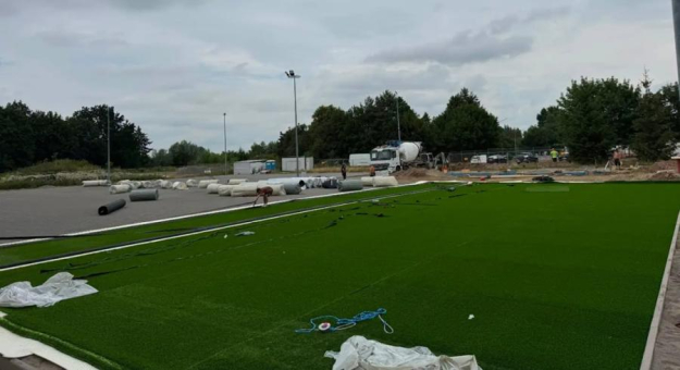 Boisko typu orlik zlokalizowane na stadionie miejskim w Ząbkowicach Śląskich ma być otwarte jeszcze w trakcie trwających wakacji 