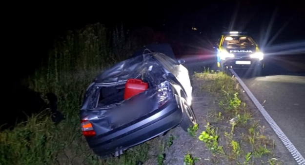 Dachował skodą. Był nietrzeźwy, bez prawa jazdy i miał przy sobie amfetaminę