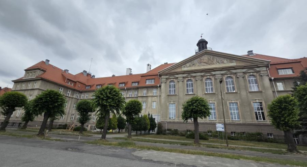 Termomodernizacja liceum w Ząbkowicach Śląskich na finiszu. Trwają ostatnie prace