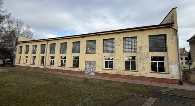 Trwa termomodernizacja sali gimnastycznej przy Szkole Podstawowej nr 4 w Ziębicach. Dodatkowe 200 tys. zł zostanie przeznaczone na wyposażenie i modernizację wnętrza obiektu
