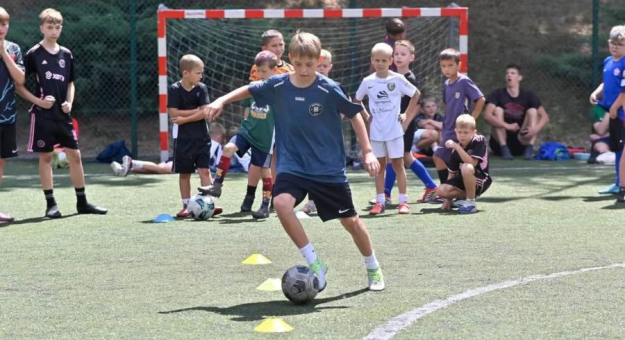 Piłkarskie święto na orliku. Relacja z pikniku piłkarskiego 2026 w Ziębicach