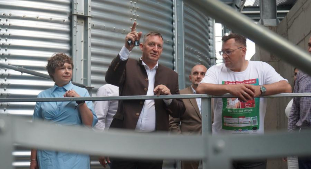 Minister Rolnictwa odwiedził halę magazynowo-zbożowa w Stoszowicach i OHZ w Kamieńcu Ząbkowickim