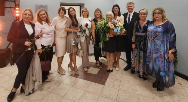 22 lata temu zabrzmiał w niej ostatni dzwonek. Absolwenci szkoły w Laskach spotkali się po latach