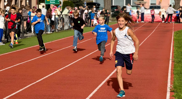 Na Stadionie Miejskim w Ziębicach odbył się III Miting Lekkoatletyczny „Witaj Szkoło”. Uczniowie ryw