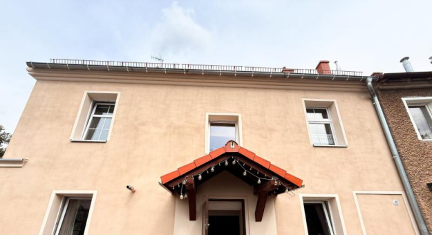 Nowa elewacja budynku przy ul. Wałowej w Ziębicach. Remont kosztował blisko 140 tys. zł
