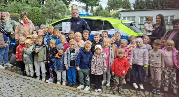 Bezpieczna droga do szkoły. Policjanci spotkali się z najmłodszymi
