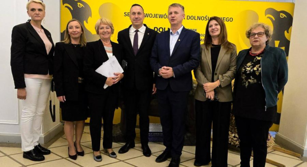 Złoty Stok walczy o powrót kolei. Samorządowcy pojechali do marszałka