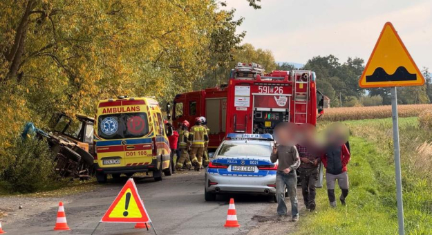 Ciągnik rolniczy w rowie. Utrudnienia między Stolcem a Kamieńcem Ząbkowickim