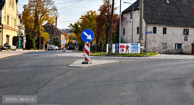 Rondo w Przyłęku gotowe. Inwestycja na trasie Bardo–Przyłęk dobiega końca