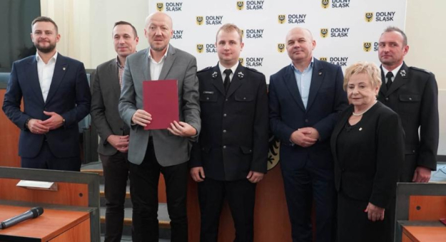 Trzy jednostki OSP z powiatu ząbkowickiego odebrały promesy. Ponad pół miliona zł na nowe pojazdy