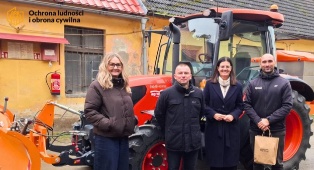 Nowy ciągnik za blisko 300 tys. zł dla gminy Złoty Stok. Sprzęt ma pomóc w sytuacjach kryzysowych